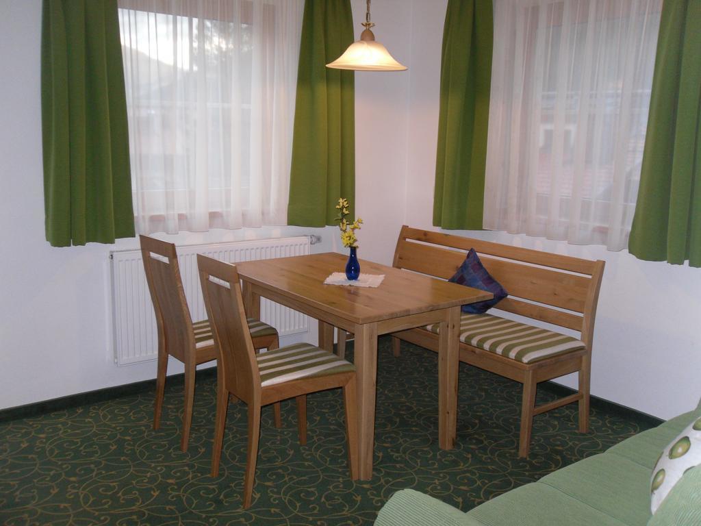 Jenneweinhof Hotell Tux Rum bild