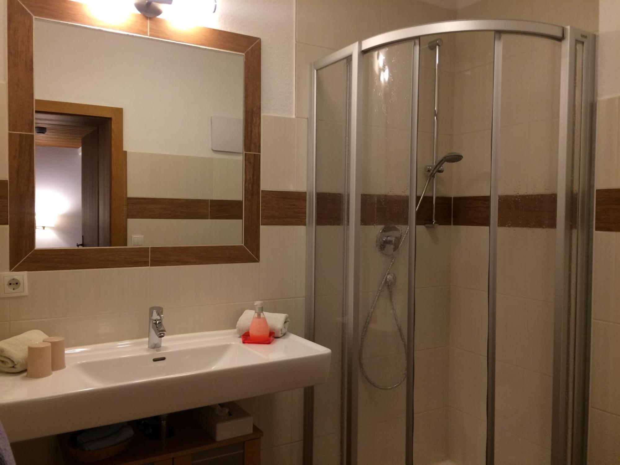 Jenneweinhof Hotell Tux Exteriör bild