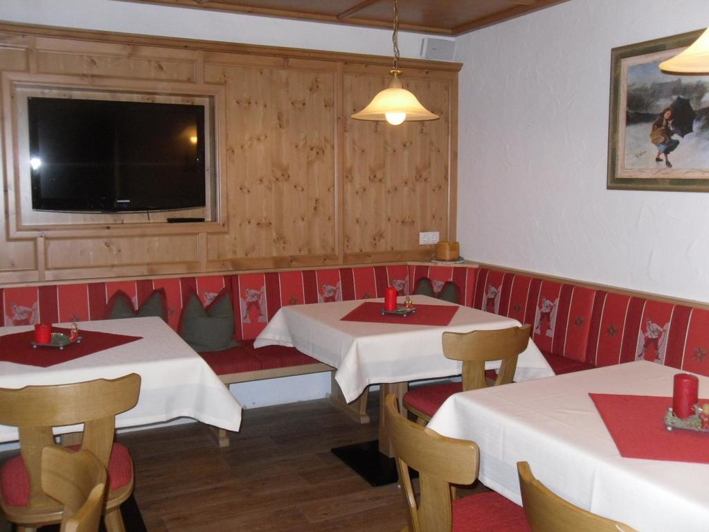 Jenneweinhof Hotell Tux Exteriör bild