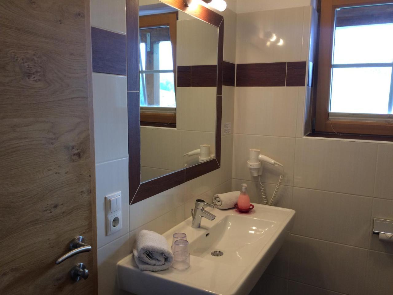 Jenneweinhof Hotell Tux Exteriör bild