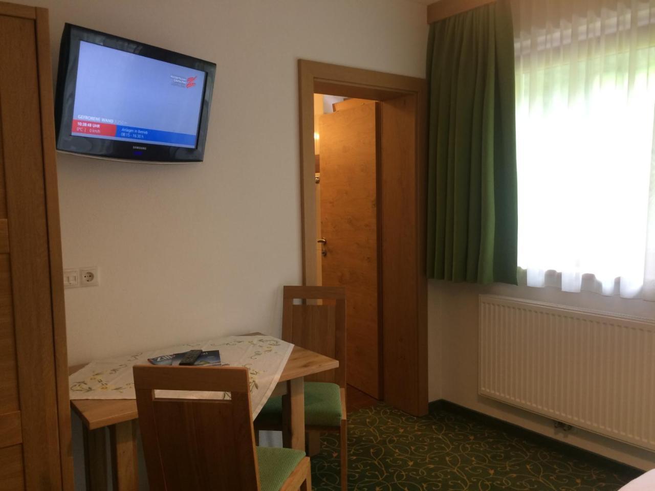Jenneweinhof Hotell Tux Exteriör bild