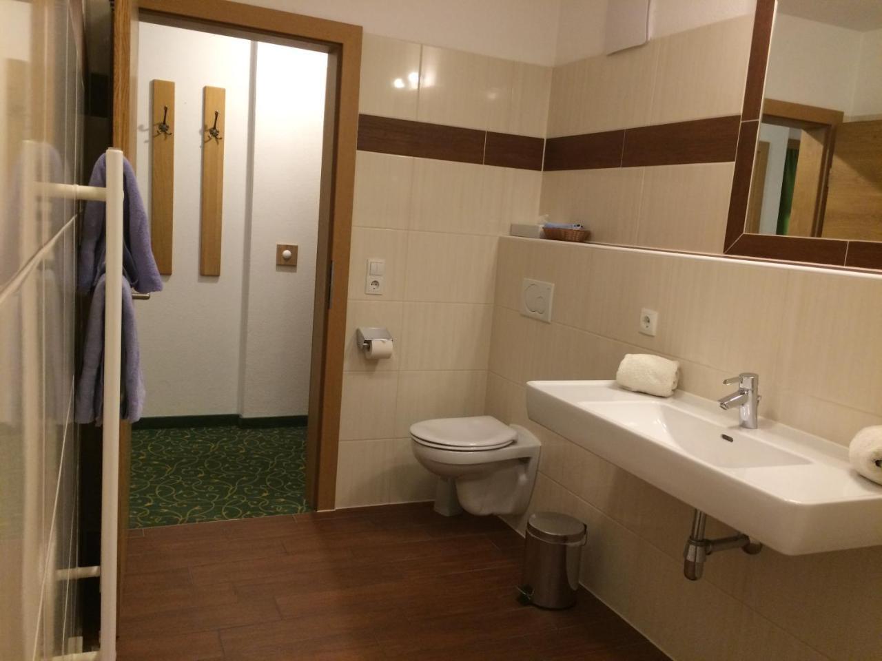 Jenneweinhof Hotell Tux Exteriör bild