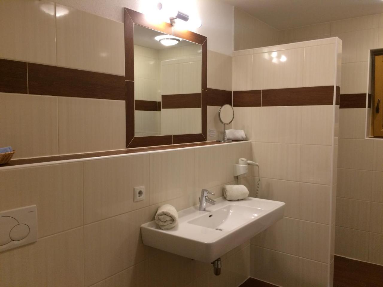 Jenneweinhof Hotell Tux Exteriör bild