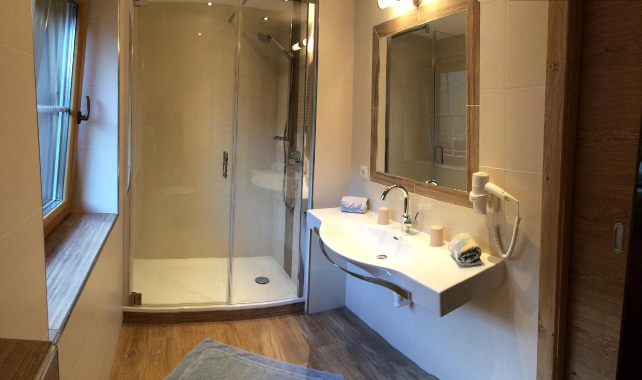 Jenneweinhof Hotell Tux Exteriör bild